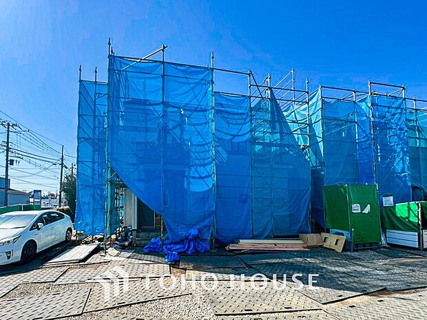 爽やかな青空の下に贅沢なほどに降り注ぐ陽光、豊かな居住性と、クオリティが見事に調和した住空間。