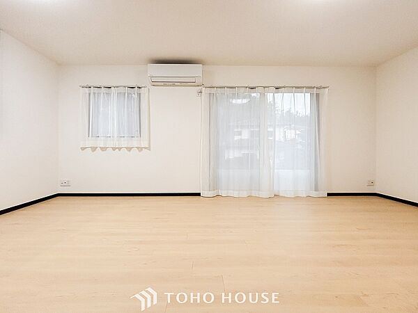 落ち着いた雰囲気に包まれた伸びやかな空間で、ゆったりと家族団らんの時間を過ごせます。