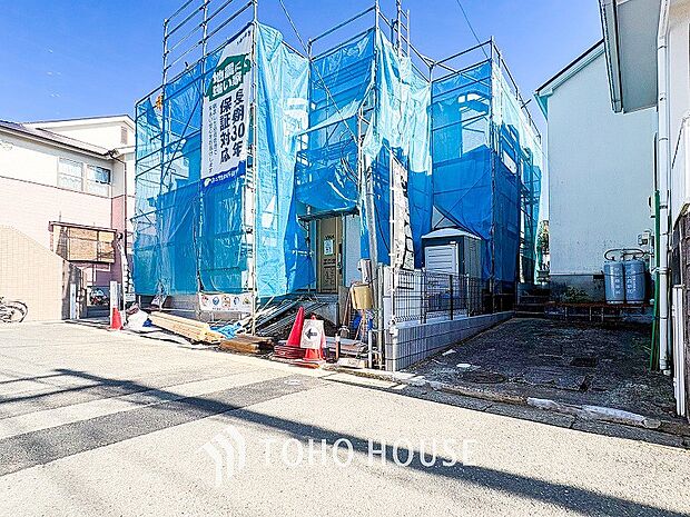 爽やかな青空の下に贅沢なほどに降り注ぐ陽光、豊かな居住性と、クオリティが見事に調和した住空間。