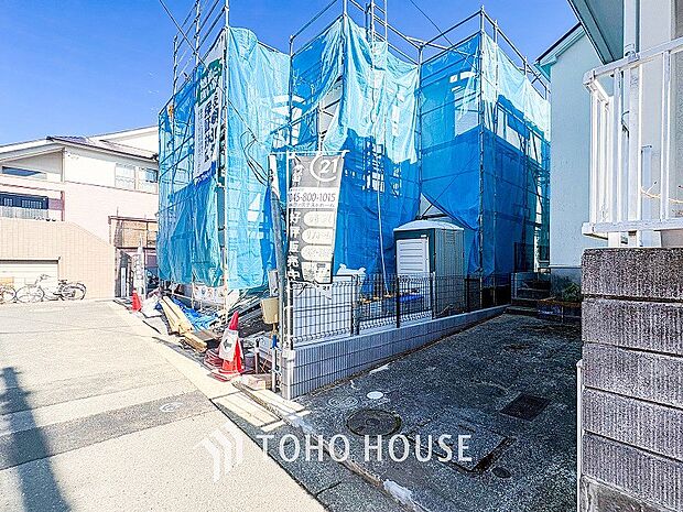 閑静な住宅街の一角、ひと時のくつろぎが生まれ、ゆっくりと愛着が育まれていきます。