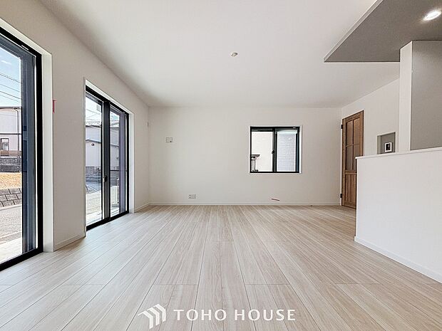 開放感あるリビングダイニング。ご家族とのんびりしたひと時を過ごせますね。