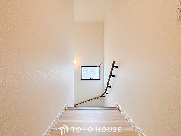 やわらかな陽射しがふりそそぎ、ゆったりした時間が流れる室内。