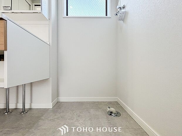 洗濯機を配置しても十分なスペースを確保しております。