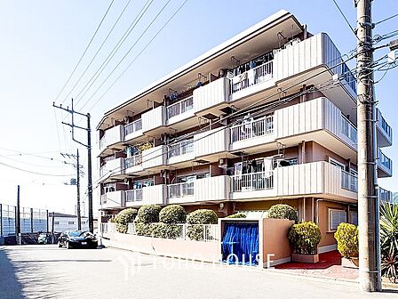 前面道路含む現地写真『快適』は「家」と「街」と「環境」が調和した時に訪れるだと改めて感じさせてくれます。