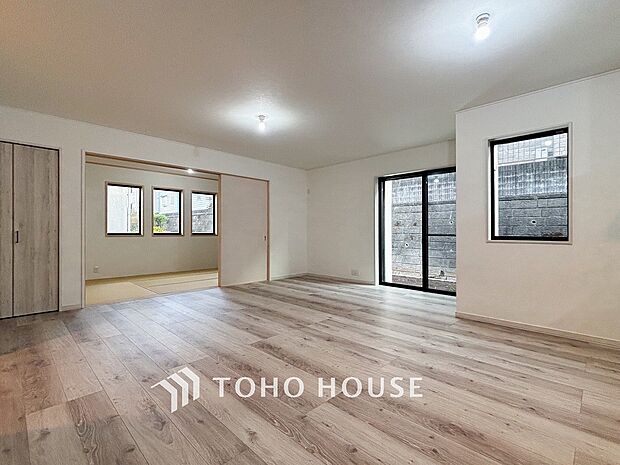 落ち着いた雰囲気に包まれた伸びやかな空間で、ゆったりと家族団らんの時間を過ごせます。