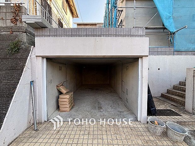 大切なお車を雨や風から守ってくれる地下車庫付です。