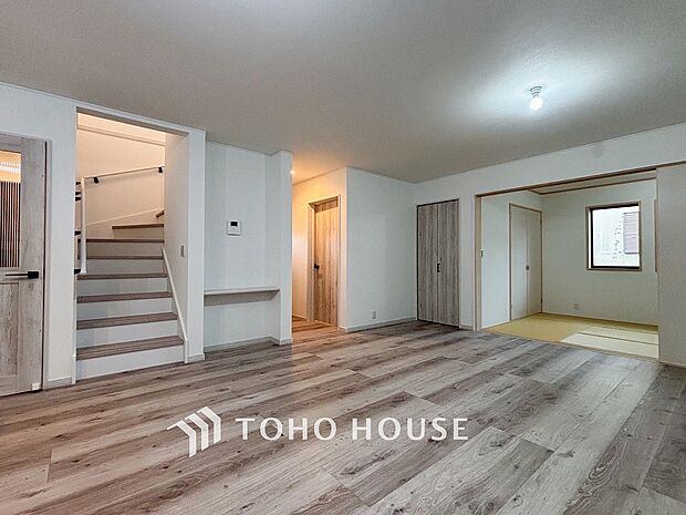 光と風があふれる開放的なリビングダイニングには自然と家族みんなが集まってきます。