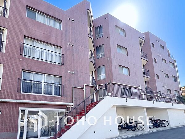 前面道路含む現地写真『快適』は「家」と「街」と「環境」が調和した時に訪れるだと改めて感じさせてくれます。