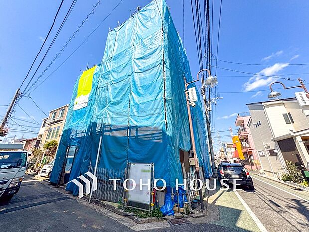 爽やかな青空の下に贅沢なほどに降り注ぐ陽光、豊かな居住性と、クオリティが見事に調和した住空間。