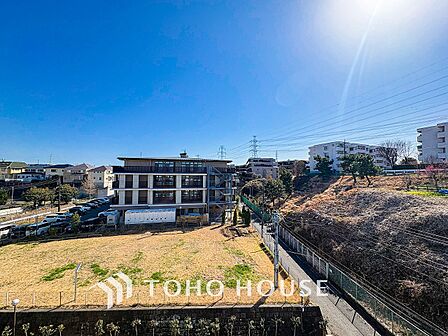 開放的で気持ちの良い眺望と青い空を満喫できます。