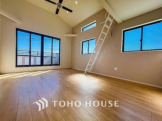 太陽の恵みを一気に受けた明るくあたたかいお住まい。吹きぬける風を感じながら爽やかで風通しの良い暮らし。