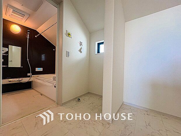 ご家族の1日が始まり、1日の終わりを締めくくる洗面空間。