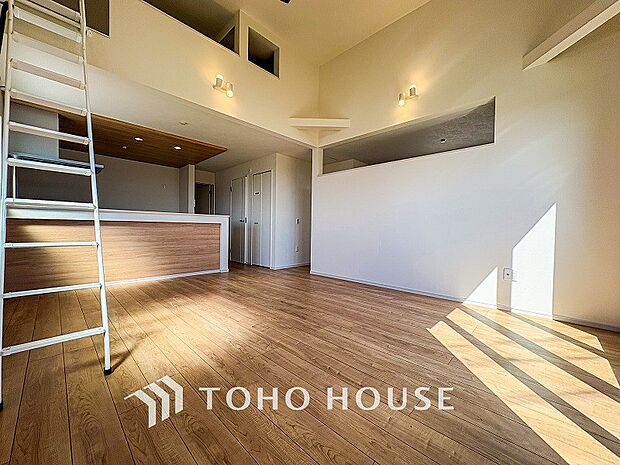 対面式キッチンのあるLDKで家族の会話が弾みます。