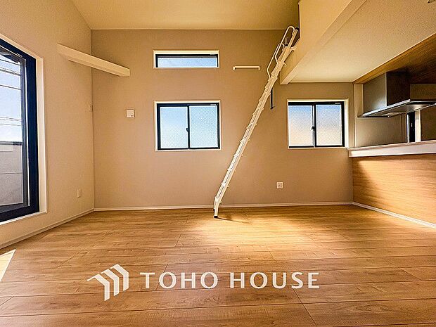 ここにはみんなが集い、食事と楽しい会話が始まるスペース。