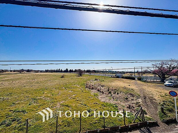 開放的で気持ちの良い眺望と青い空を満喫できます。