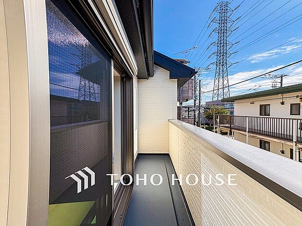 心地よい風を肌で感じることのできるバルコニー。