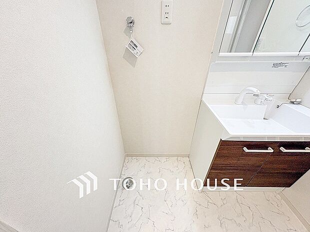 洗濯機を配置しても十分なスペースを確保しております。