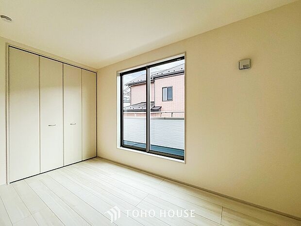 1日の疲れを癒し、心地よく寛げるようゆったりとした広さを確保しています。