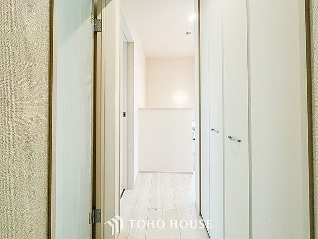 やわらかな陽射しがふりそそぎ、ゆったりした時間が流れる室内。