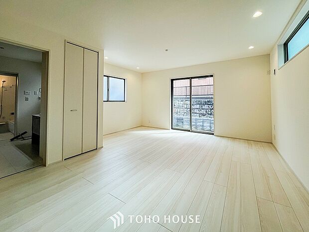 光と風があふれる開放的なリビングダイニングには自然と家族みんなが集まってきます。