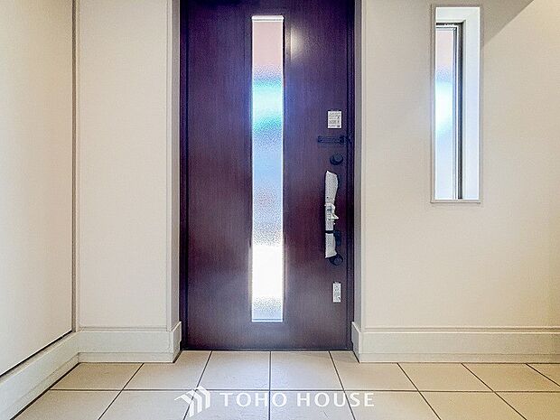 居住者の帰り、訪れる方を優しく迎えてくれる玄関です。