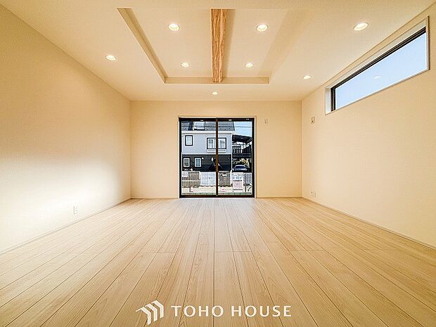 忙しい朝でも、しっかり家族が揃って食事をして頂けるゆとりある大きさのダイニングスペース。