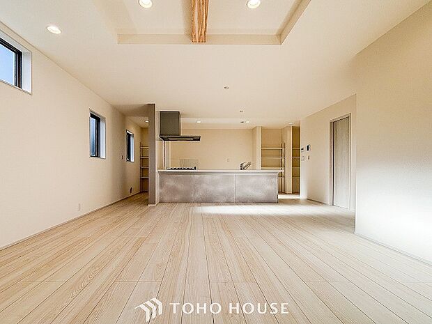 戸建てならではのリビング。落ち着いた色調のリビングは家族団欒の憩いの場所です。