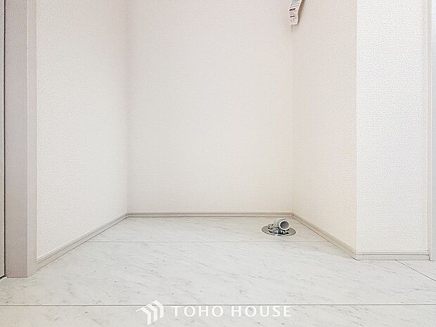 洗濯機を配置しても十分なスペースを確保しております。