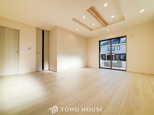 あたたかい日差しがたっぷり降り注ぐLDKは自然と家族の顔があかるい笑顔に。