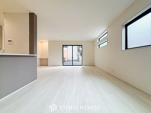 落ち着いた雰囲気に包まれた伸びやかな空間で、ゆったりと家族団らんの時間を過ごせます。