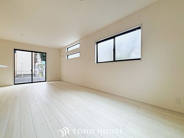 光と風があふれる開放的なリビングダイニングには自然と家族みんなが集まってきます。