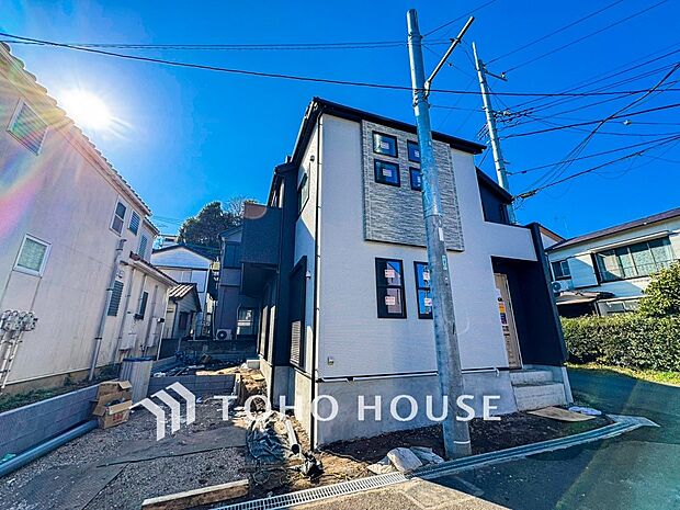 閑静な住宅街の陽当りに恵まれた土地で寛ぎに満ちた生活を。