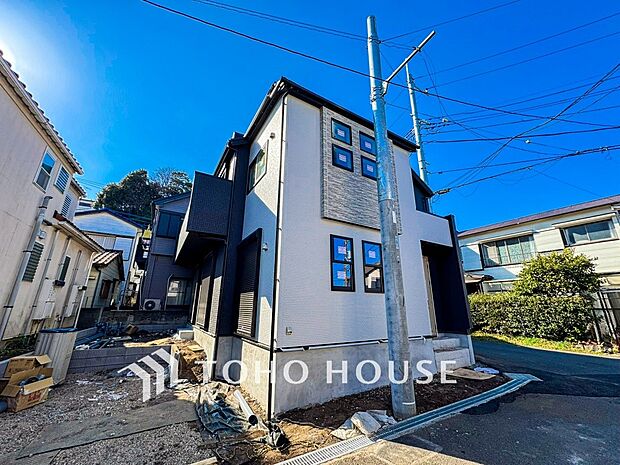 閑静な住宅街の一角、ひと時のくつろぎが生まれ、ゆっくりと愛着が育まれていきます。