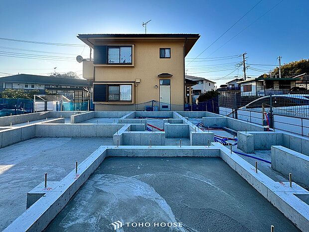 閑静な住宅街の陽当りに恵まれた土地。たくさんの想いが美しいカタチに彩られます。