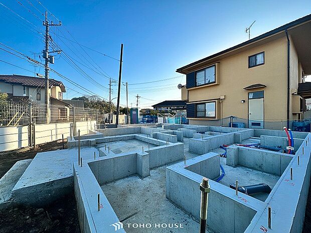 現地外観写真『快適』は「家」と「街」と「環境」が調和した時に訪れるだと改めて感じさせてくれます。