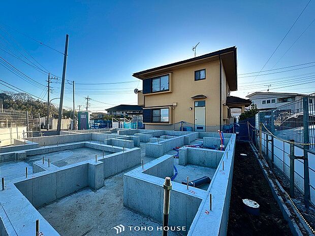住む人を映し出す洗練された佇まいは、いつまでも輝き続けながらいつしか街の風景に溶け込んでいきます。