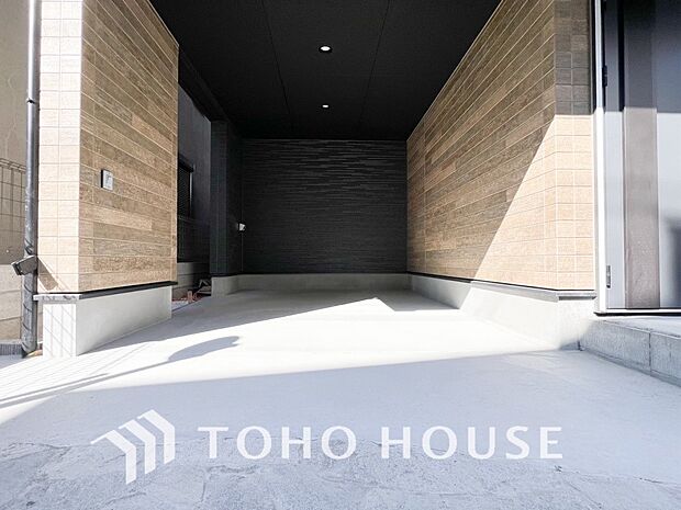 大切なお車を雨や風から守ってくれるビルトイン車庫付です。