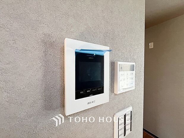 誰が来てもわかる様にモニター付きインターホンを設置。