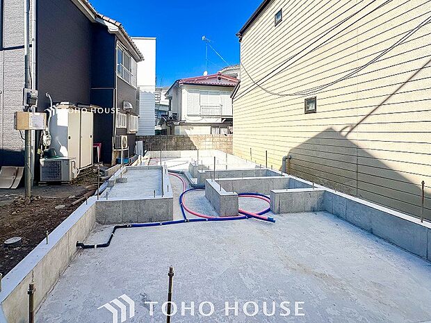 閑静な住宅街の一角、ひと時のくつろぎが生まれ、ゆっくりと愛着が育まれていきます。