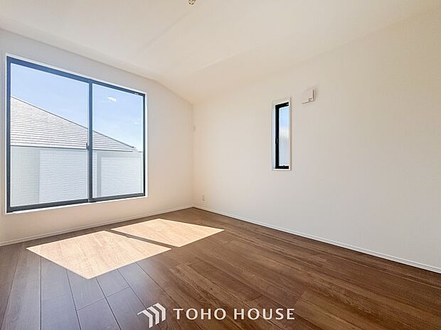 一日の疲れをいやしてくれる主寝室。自分時間を快適に過ごすプライベートルーム。