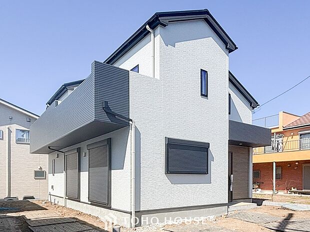 表現された空間は豊かな光と風を纏い、暮らしの時間を豊かにしてくれます。