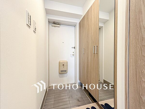 居住者の帰り、訪れる方を優しく迎えてくれる玄関です。
