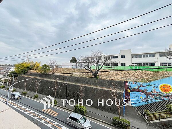 開放的で気持ちの良い眺望と青い空を満喫できます。