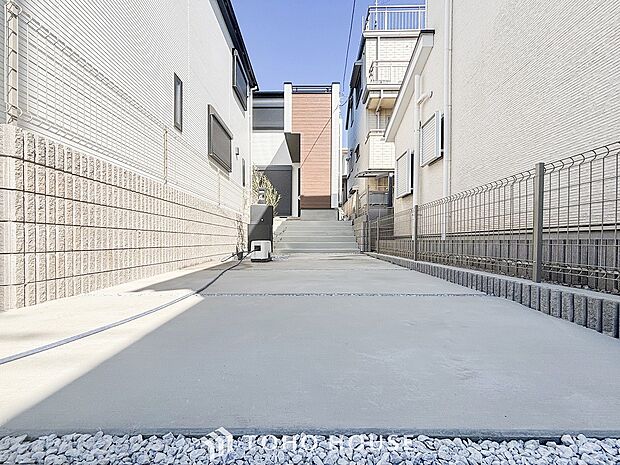 カースペースもゆとりある空間を保っています。