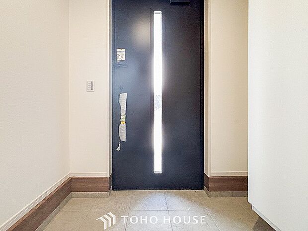 居住者の帰り、訪れる方を優しく迎えてくれる玄関です。