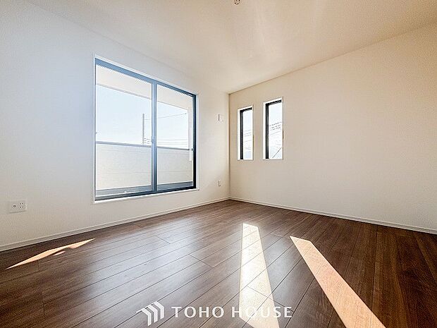 一日の疲れをいやしてくれる主寝室。自分時間を快適に過ごすプライベートルーム。