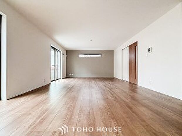 落ち着いた雰囲気に包まれた伸びやかな空間で、ゆったりと家族団らんの時間を過ごせます。