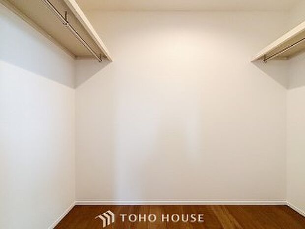 衣類だけでなく大きな荷物も収納でき、お部屋がすっきりします。