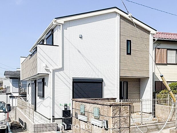 住む人や訪れる人やさしくエスコートする玄関アプローチ。