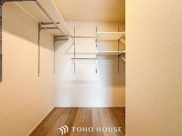 ウォークインクロゼットのある住まいで居住スペースを広く使えます。